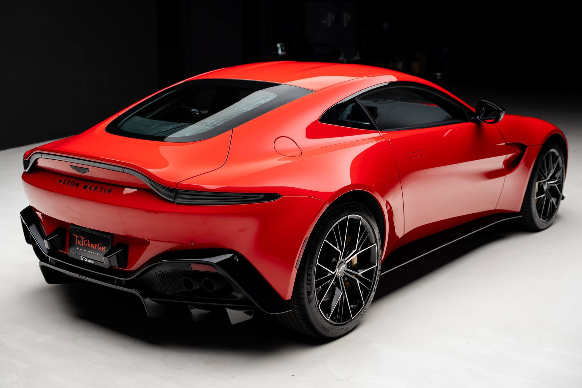 Used 2023 Aston Martin V8 Vantage Coupe RWD image 32