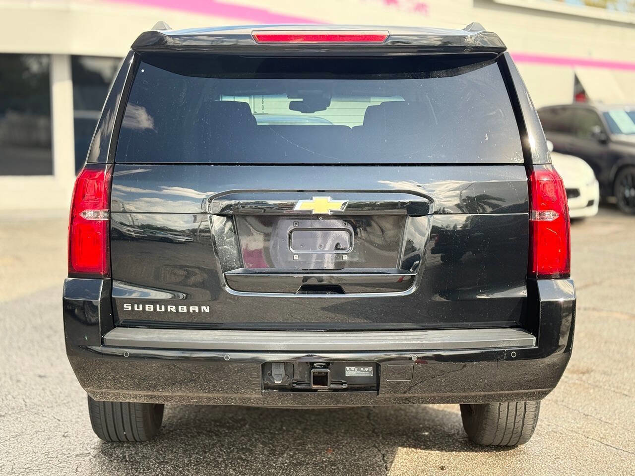 Used 2017 Chevrolet Suburban LT image 8