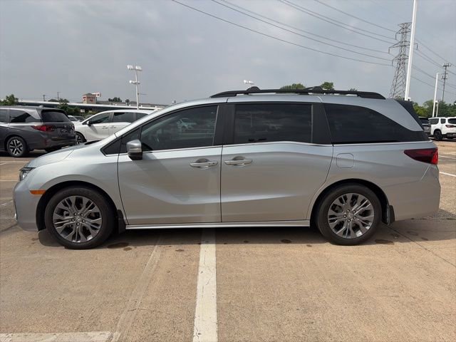 Used 2025 Honda Odyssey Touring image 3
