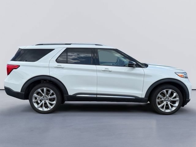 Used 2022 Ford Explorer Platinum w/ Equipment Group 601A AWD/4WD image 2