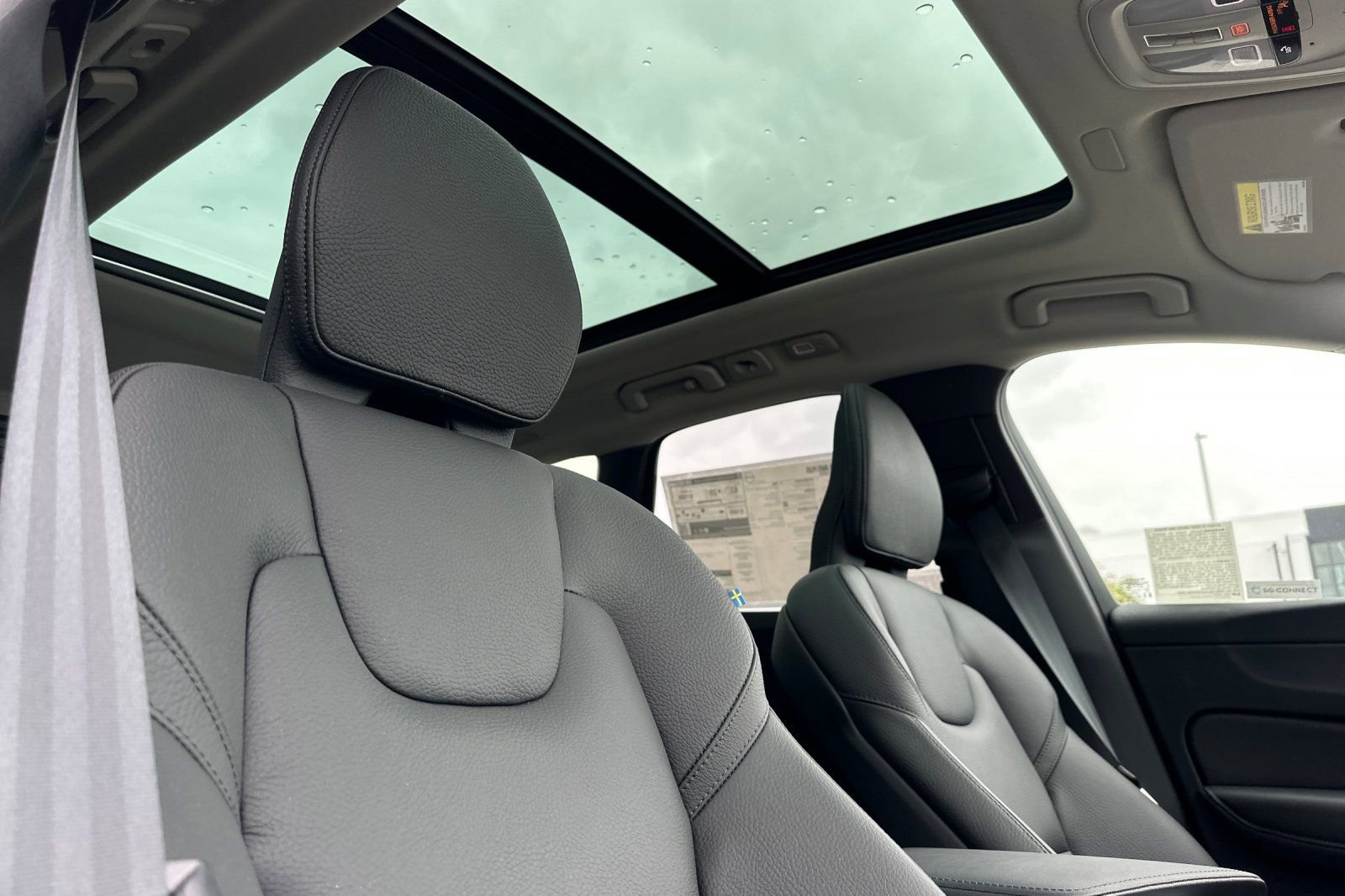 New 2025 Volvo XC60 T8 Plus w/ Protection Package Premier AWD/4WD image 18
