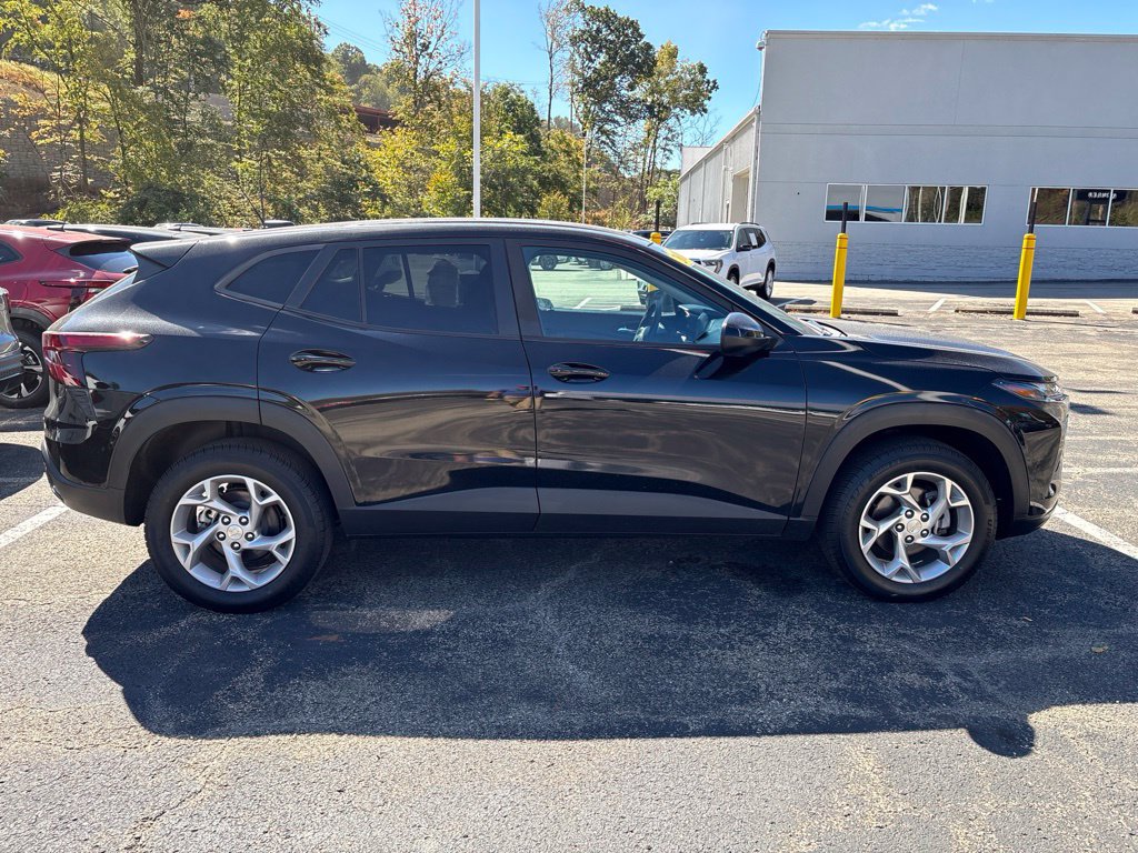 Certified 2024 Chevrolet Trax LS w/ LS Convenience Package FWD image 7
