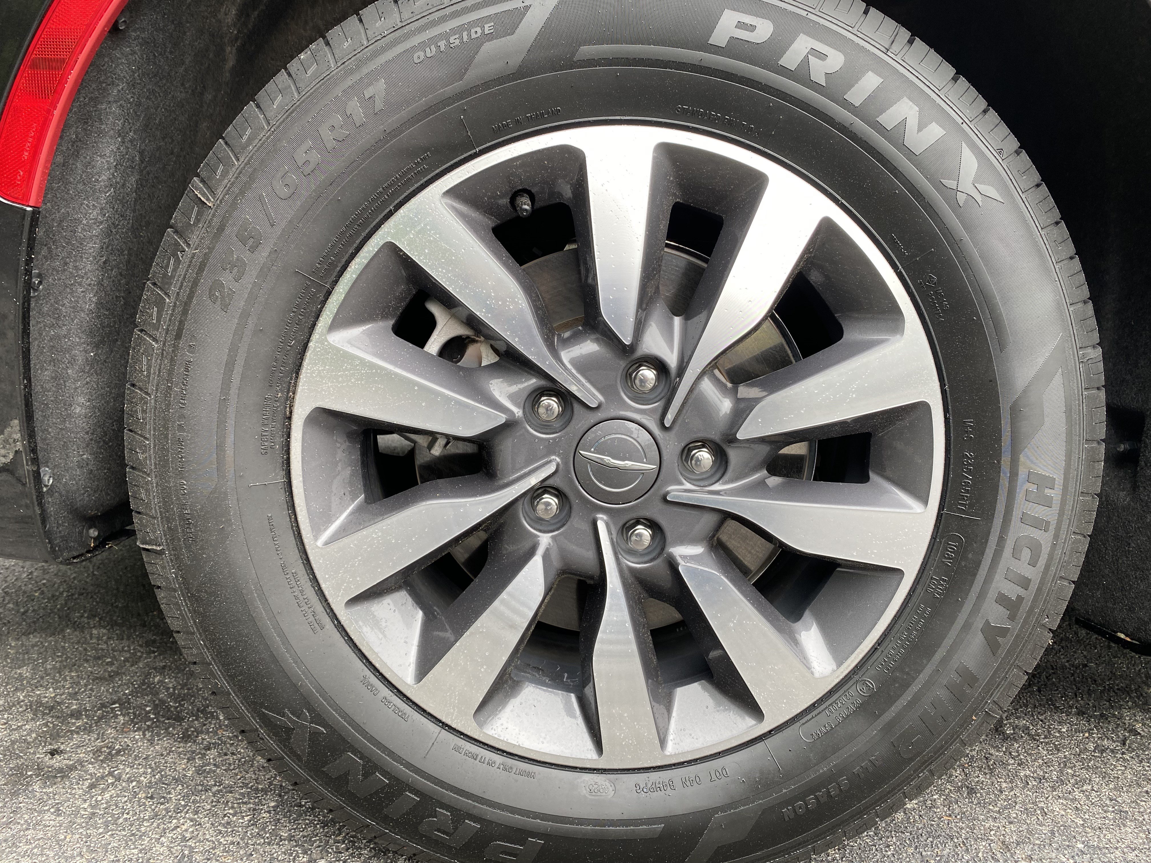 Used 2023 Chrysler Pacifica Limited FWD image 12