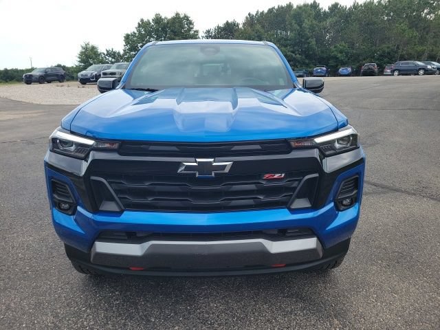 Used 2023 Chevrolet Colorado Z71 w/ Z71 Convenience Package 2 AWD/4WD image 3