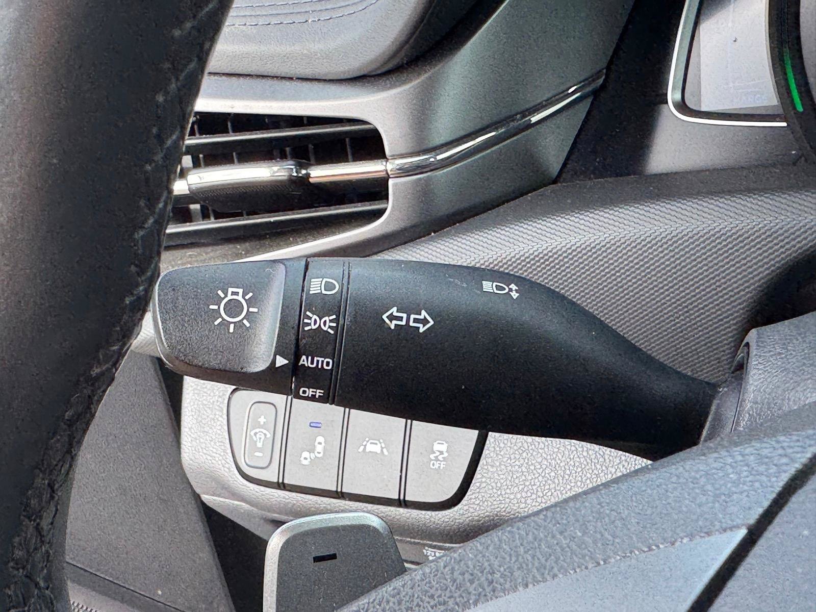 Used 2022 Hyundai Ioniq SE FWD image 17