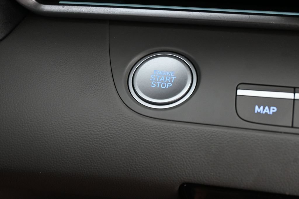 Used 2024 Hyundai Elantra SEL FWD image 31