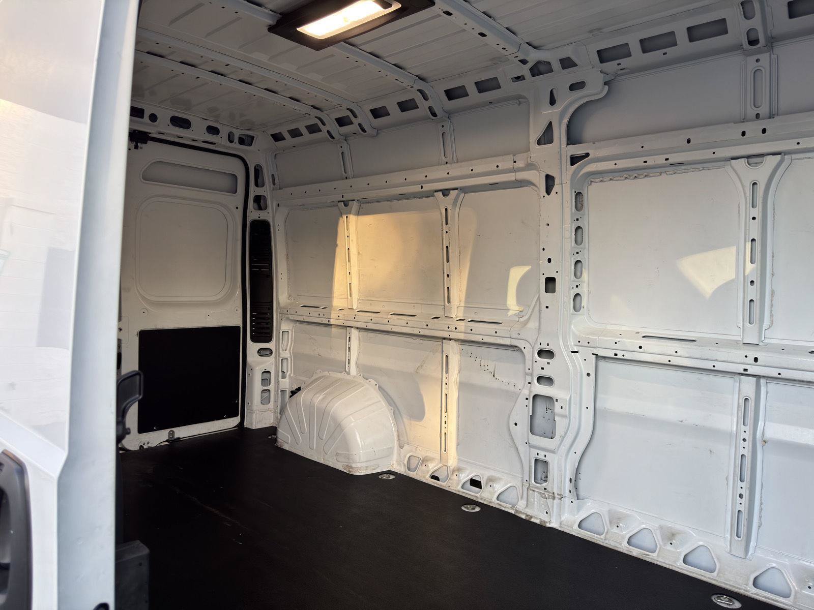 Used 2025 RAM ProMaster 2500 w/ Convenience Group FWD image 16