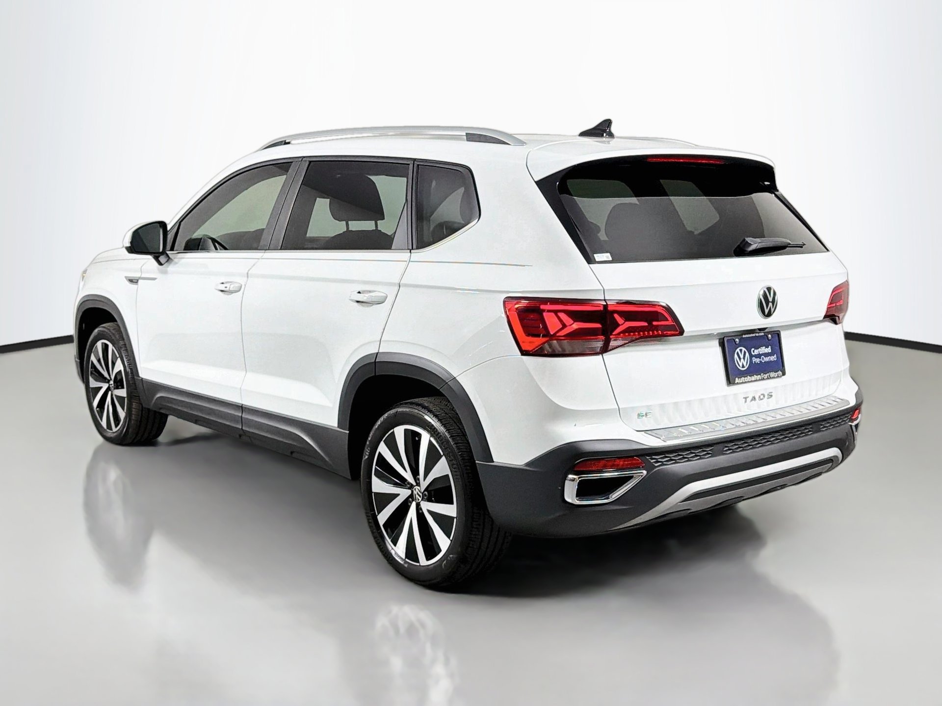 Certified 2023 Volkswagen Taos SE w/ Panoramic Sunroof Package FWD image 7