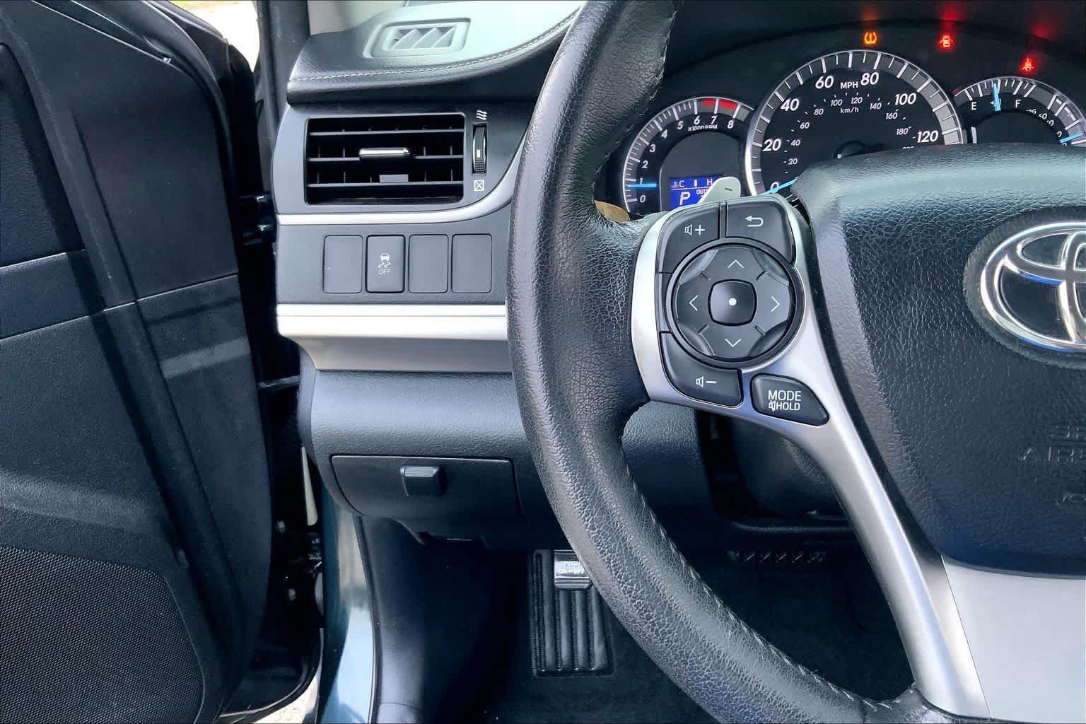 Used 2012 Toyota Camry SE FWD image 23