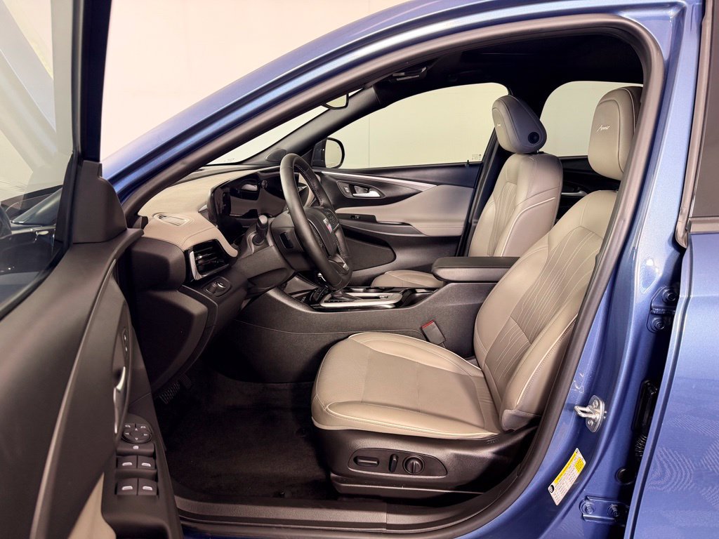 Used 2025 Buick Envista Avenir FWD image 31