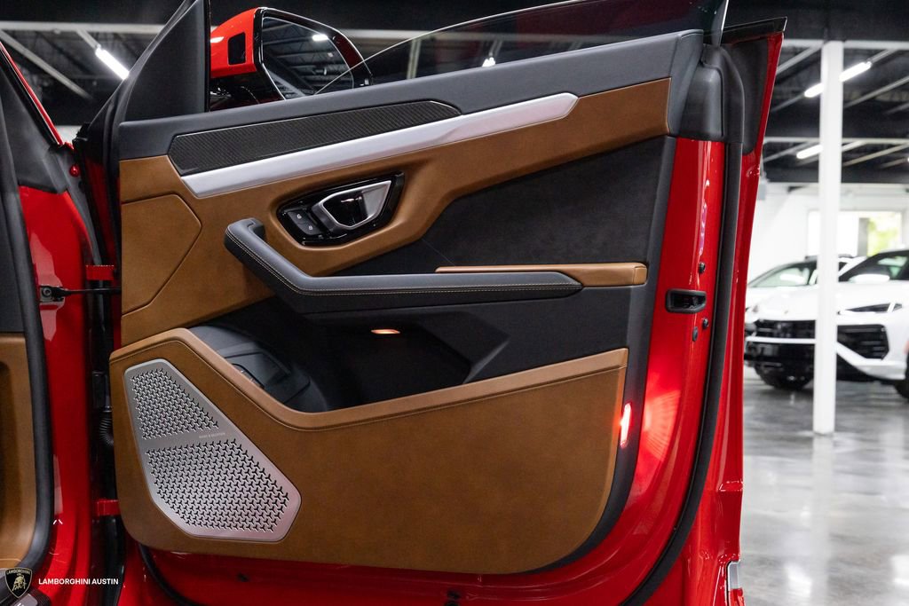 Used 2022 Lamborghini Urus image 36