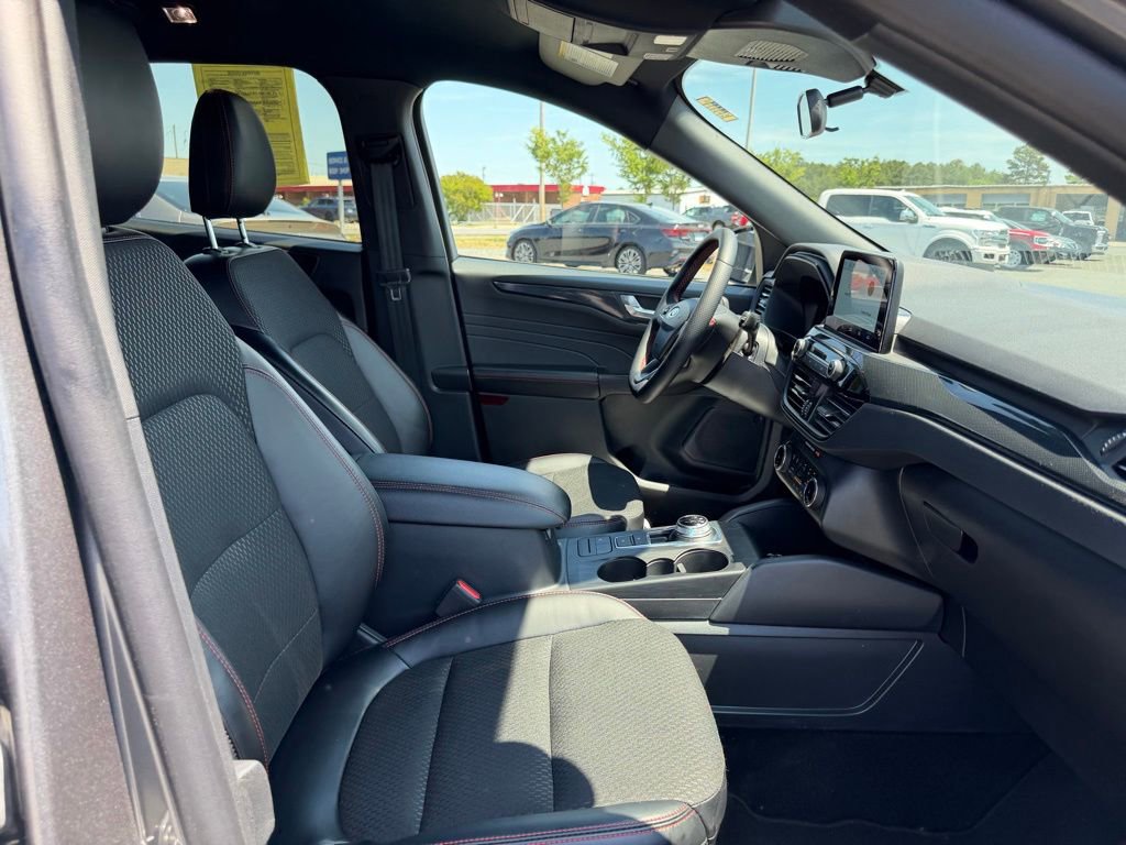 Used 2025 Ford Escape ST-Line Select AWD/4WD image 31
