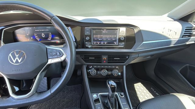 Used 2023 Volkswagen Jetta SE w/ Panoramic Sunroof Package FWD image 11