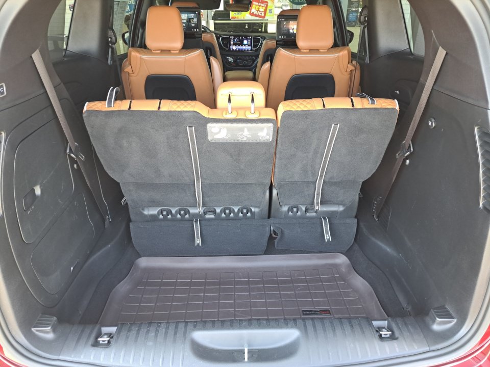 Used 2021 Chrysler Pacifica Pinnacle FWD image 28