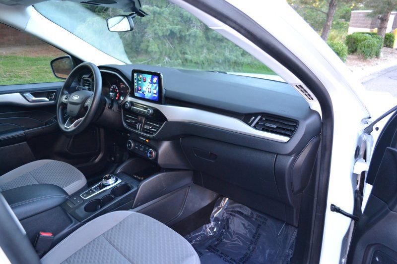 Used 2021 Ford Escape SE image 29