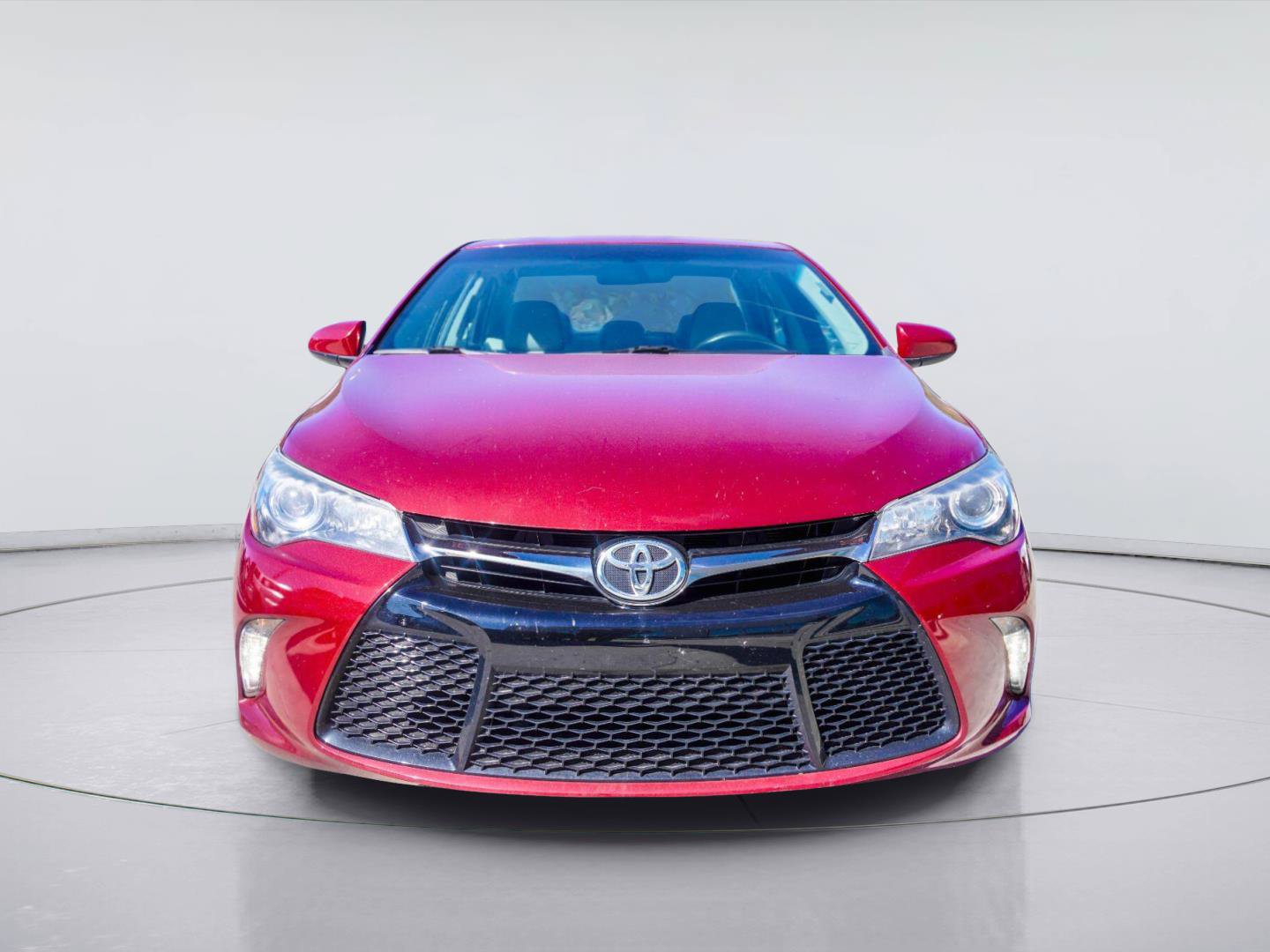 Used 2017 Toyota Camry XSE FWD image 3