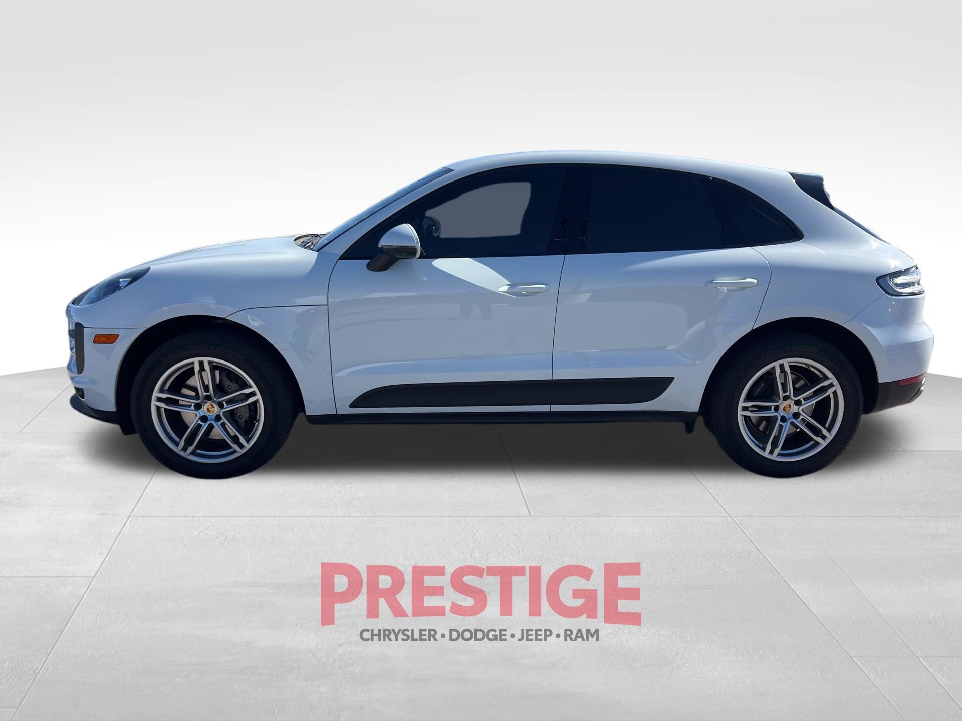 Used 2021 Porsche Macan w/ Premium Package Plus AWD/4WD image 10