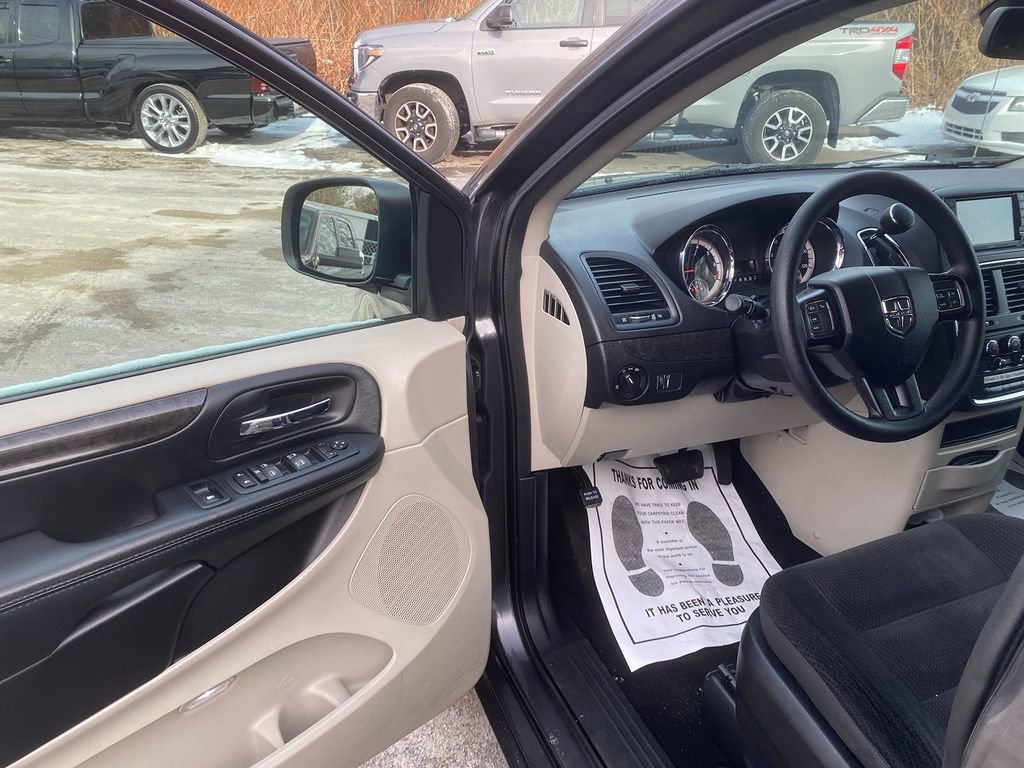 Used 2018 Dodge Grand Caravan SE w/ UConnect Hands-Free Group FWD image 10
