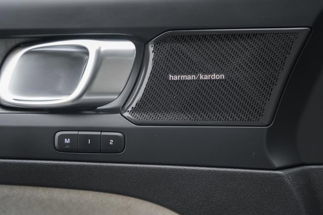 Certified 2024 Volvo XC40 B5 Ultimate w/ Protection Package Premier image 42