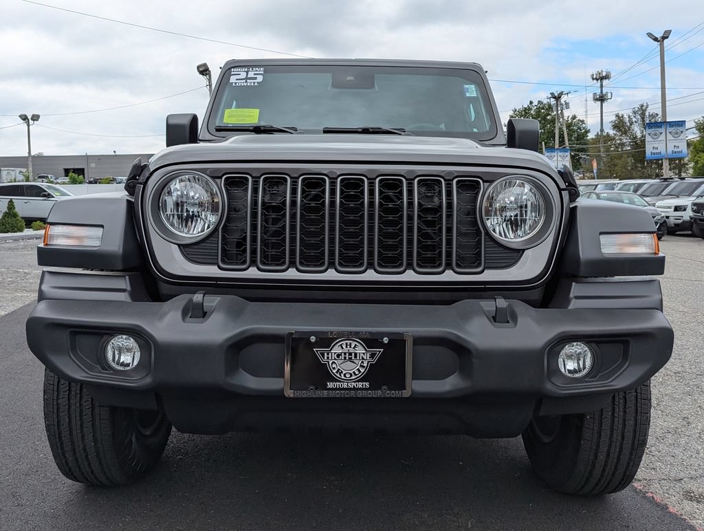 Used 2025 Jeep Wrangler Unlimited Sport AWD/4WD image 4