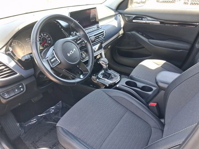 Used 2023 Kia Seltos S w/ Navigation Package image 11