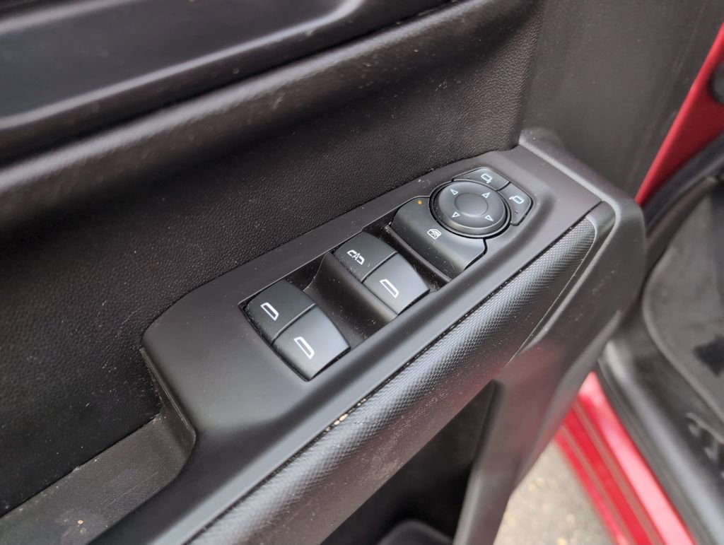 Used 2020 Chevrolet Silverado 1500 Custom w/ Custom Value Package image 17