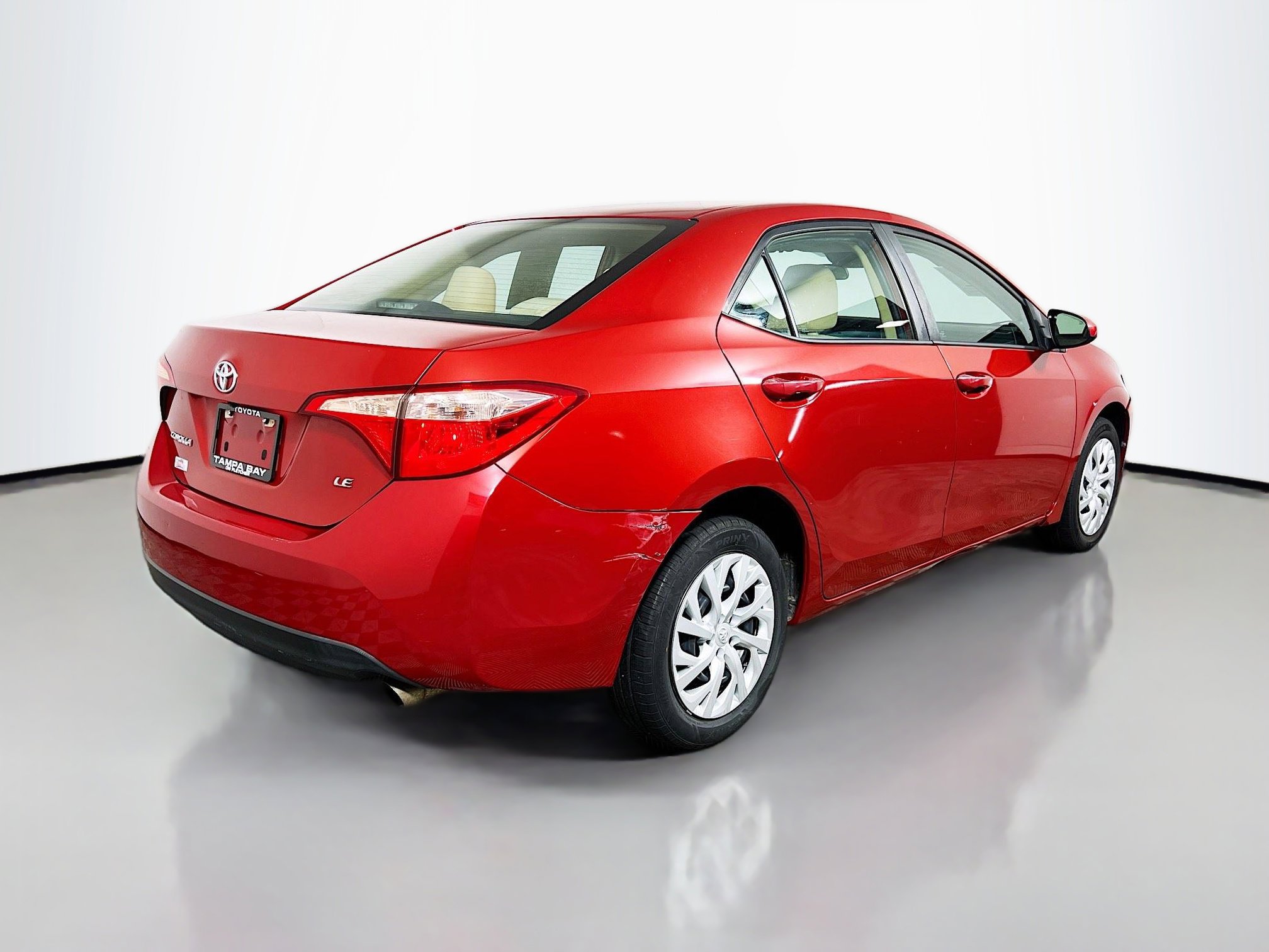 Used 2018 Toyota Corolla LE image 4