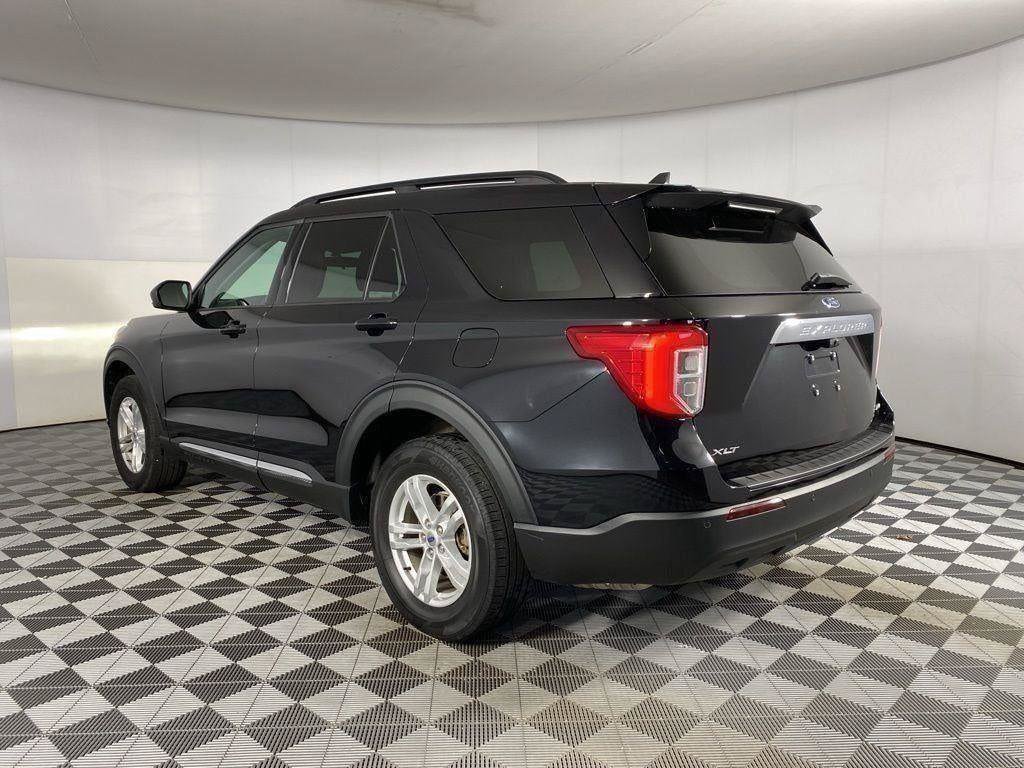 Used 2023 Ford Explorer XLT AWD/4WD image 36