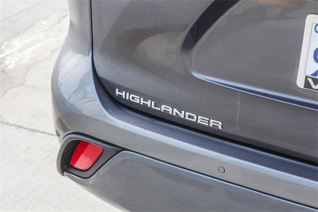 Used 2023 Toyota Highlander Limited image 9