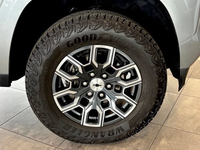 Used 2024 Chevrolet Colorado Z71 w/ Z71 Convenience Package 2 AWD/4WD image 39