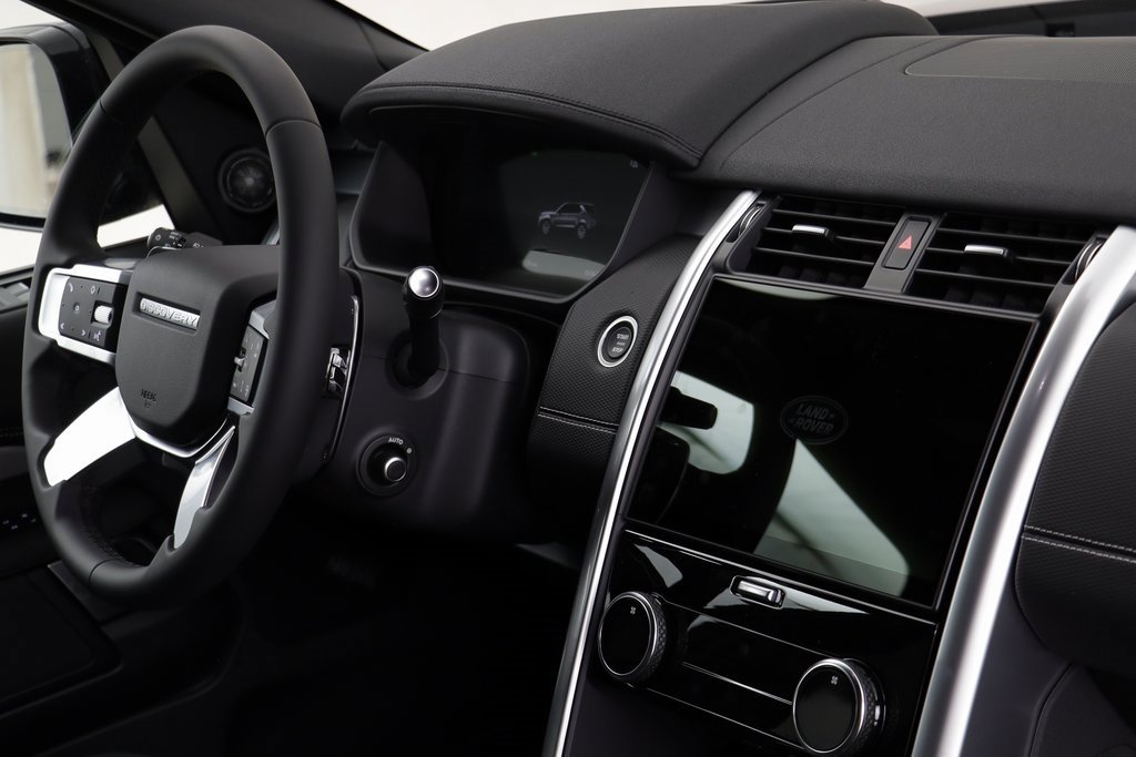 New 2025 Land Rover Discovery Dynamic SE image 20