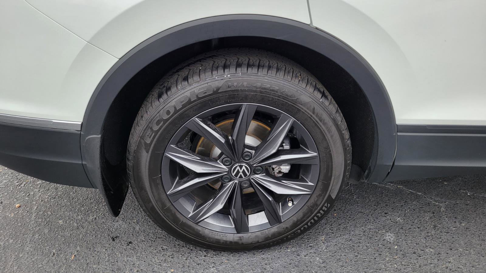 Certified 2023 Volkswagen Tiguan SE w/ Panoramic Sunroof Package image 14