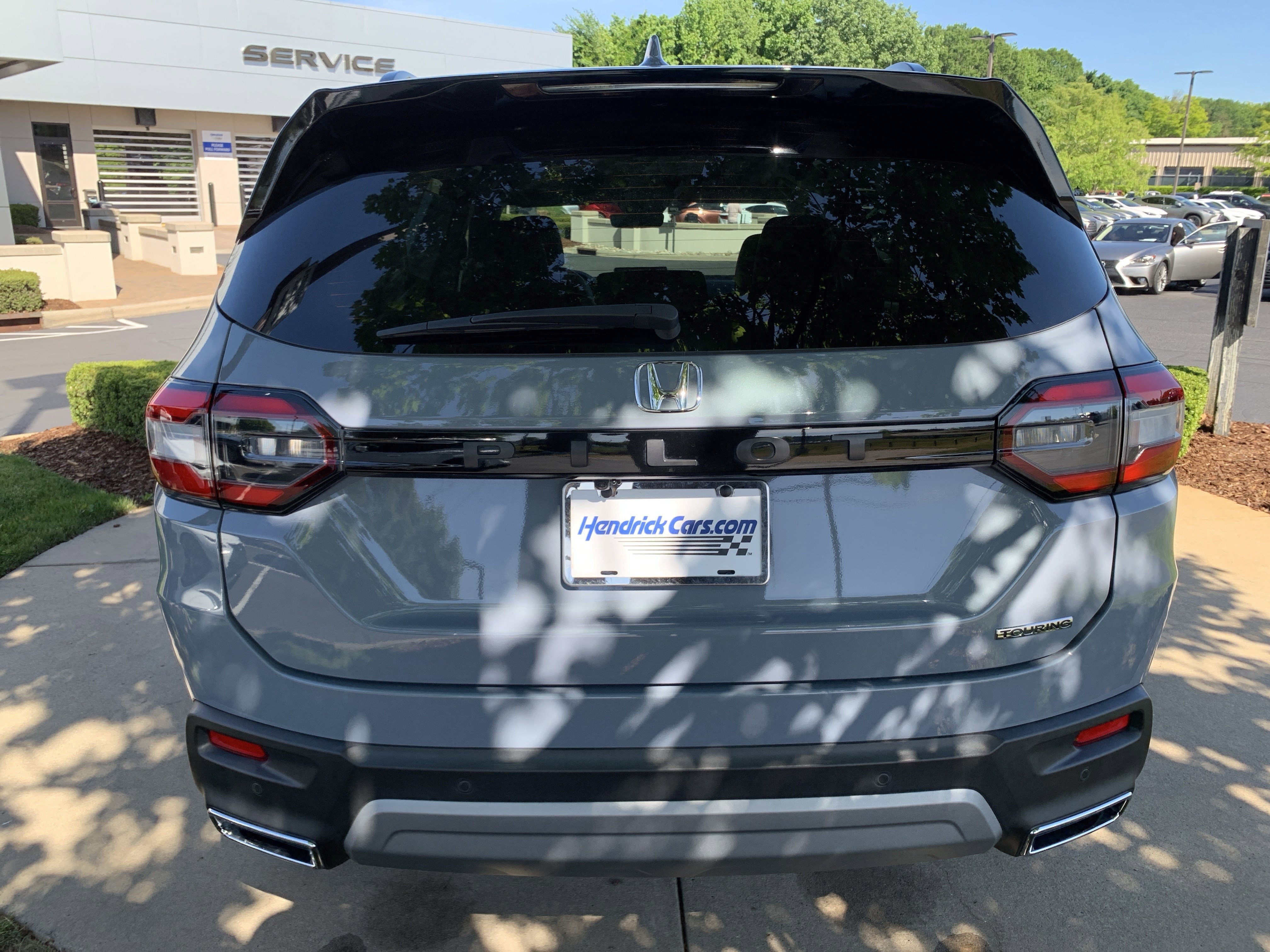 Used 2025 Honda Pilot Touring image 9