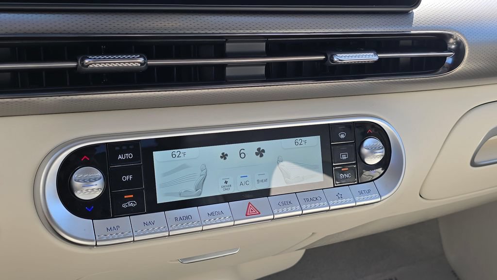 Used 2025 Genesis GV60 Advanced AWD/4WD image 32