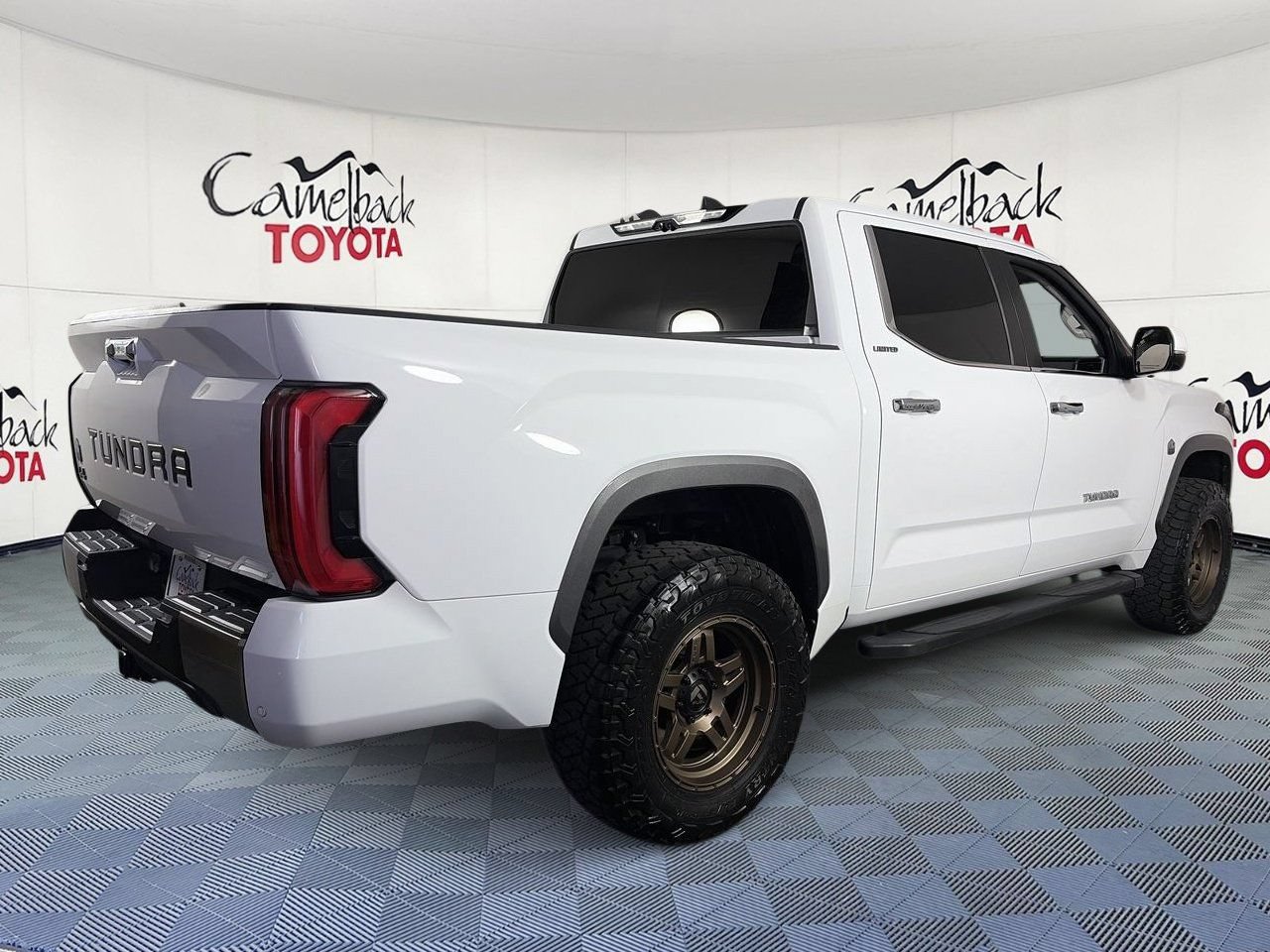 Used 2024 Toyota Tundra Limited AWD/4WD image 8