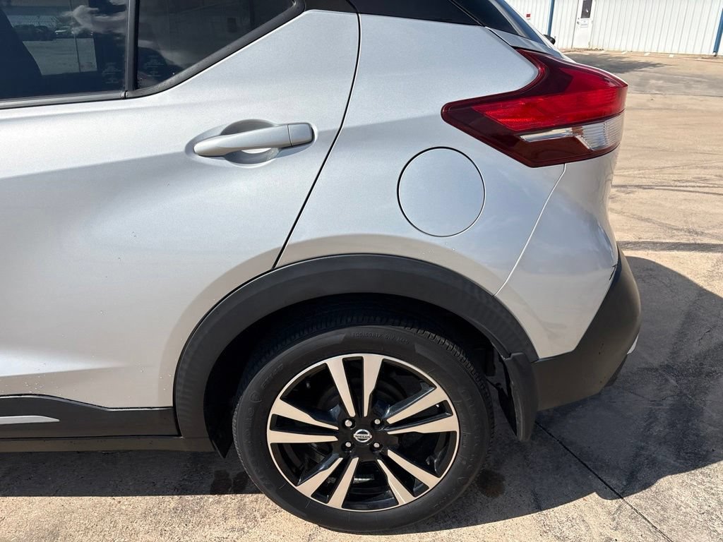 Used 2019 Nissan Kicks SR FWD image 22