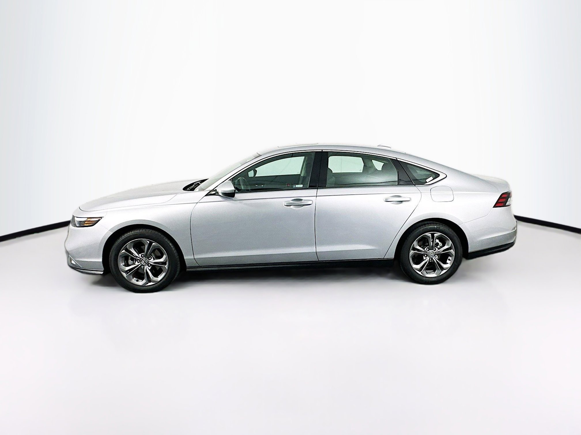 Used 2024 Honda Accord EX image 4