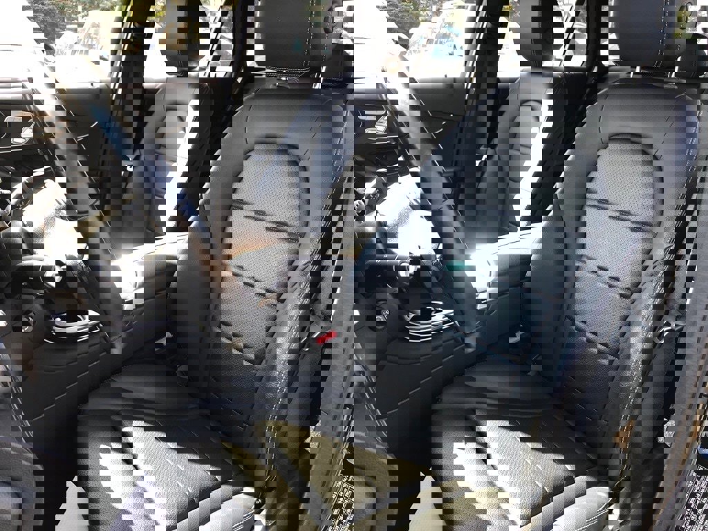 Used 2022 Mercedes-Benz GLC 300 4MATIC w/ Premium Package Lite image 34