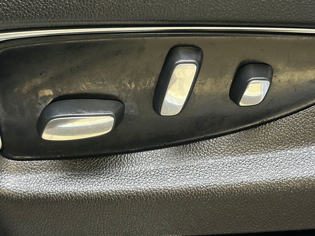 Used 2020 Cadillac Escalade Premium Luxury image 25