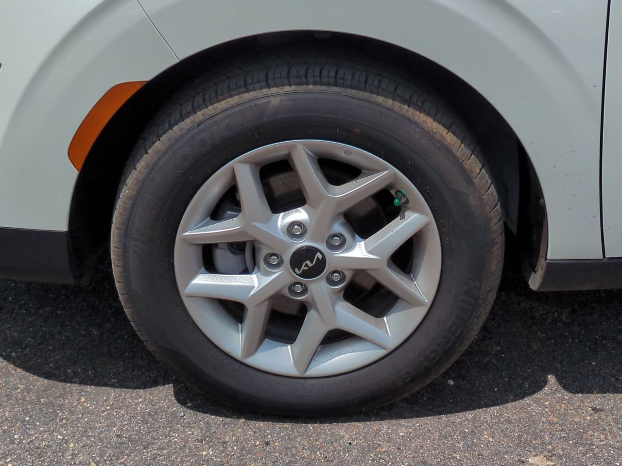 Certified 2025 Kia Soul LX w/ LX Technology Package FWD image 11