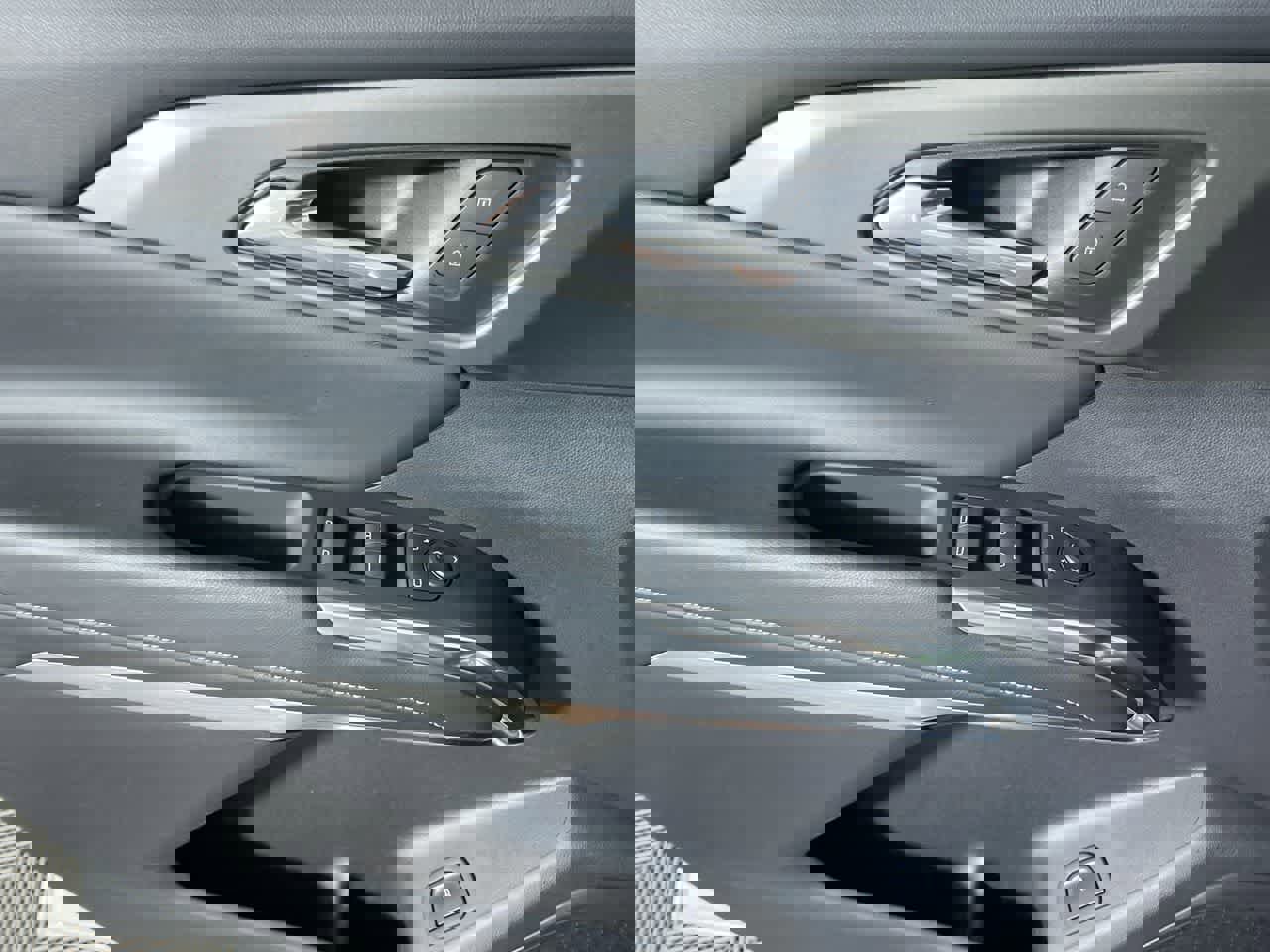 Used 2025 Chevrolet Traverse LT image 13