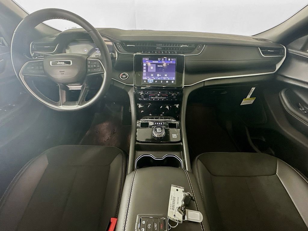 New 2025 Jeep Grand Cherokee Altitude image 9