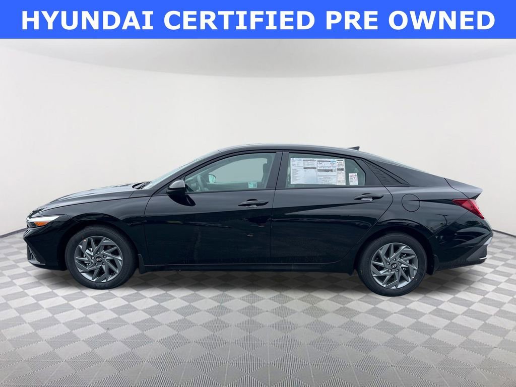 Used 2025 Hyundai Elantra Blue image 8