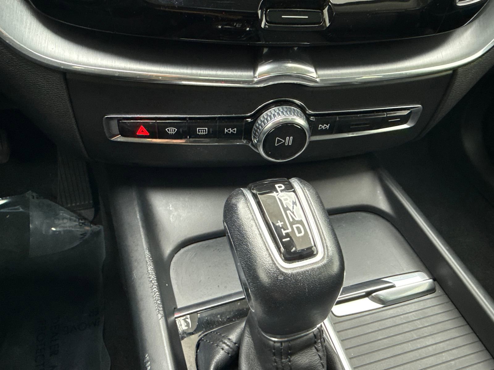 Used 2019 Volvo XC60 T6 Momentum w/ Advanced Package AWD/4WD image 29