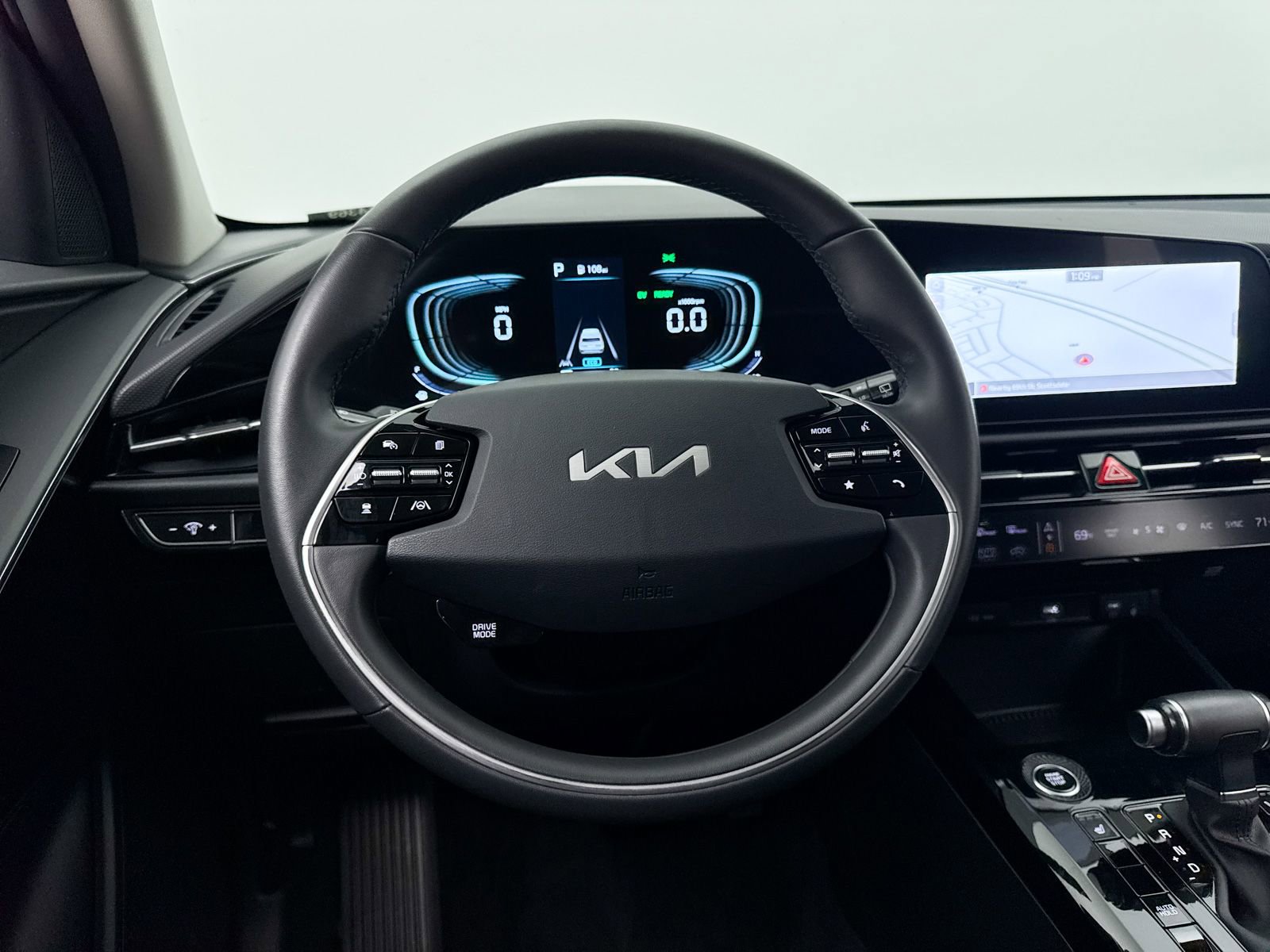 Certified 2024 Kia Niro EX Touring image 3