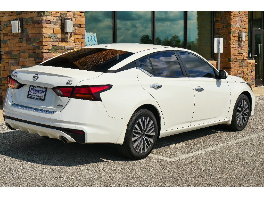Used 2023 Nissan Altima 2.5 SV w/ SV Premium Package AWD/4WD image 3