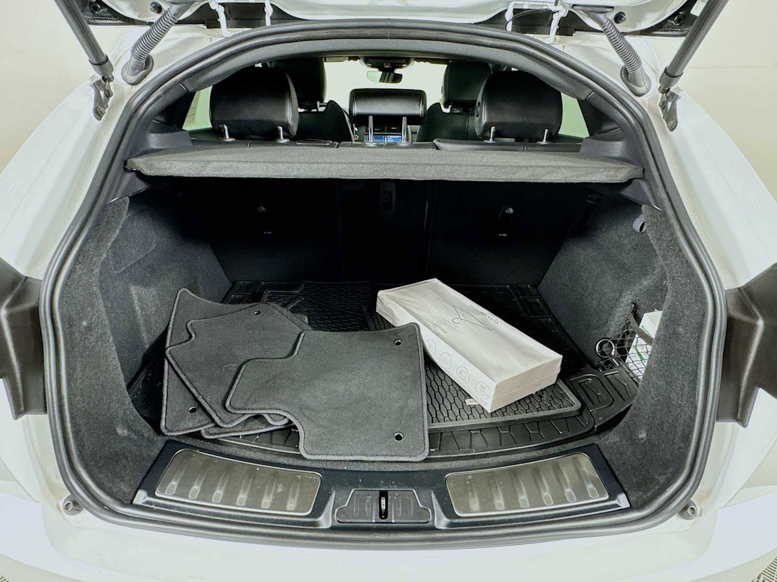 Used 2024 Jaguar E-PACE R-Dynamic SE image 26