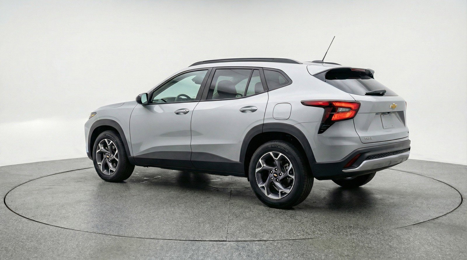 Used 2025 Chevrolet Trax LT w/ LT Convenience Package FWD image 6