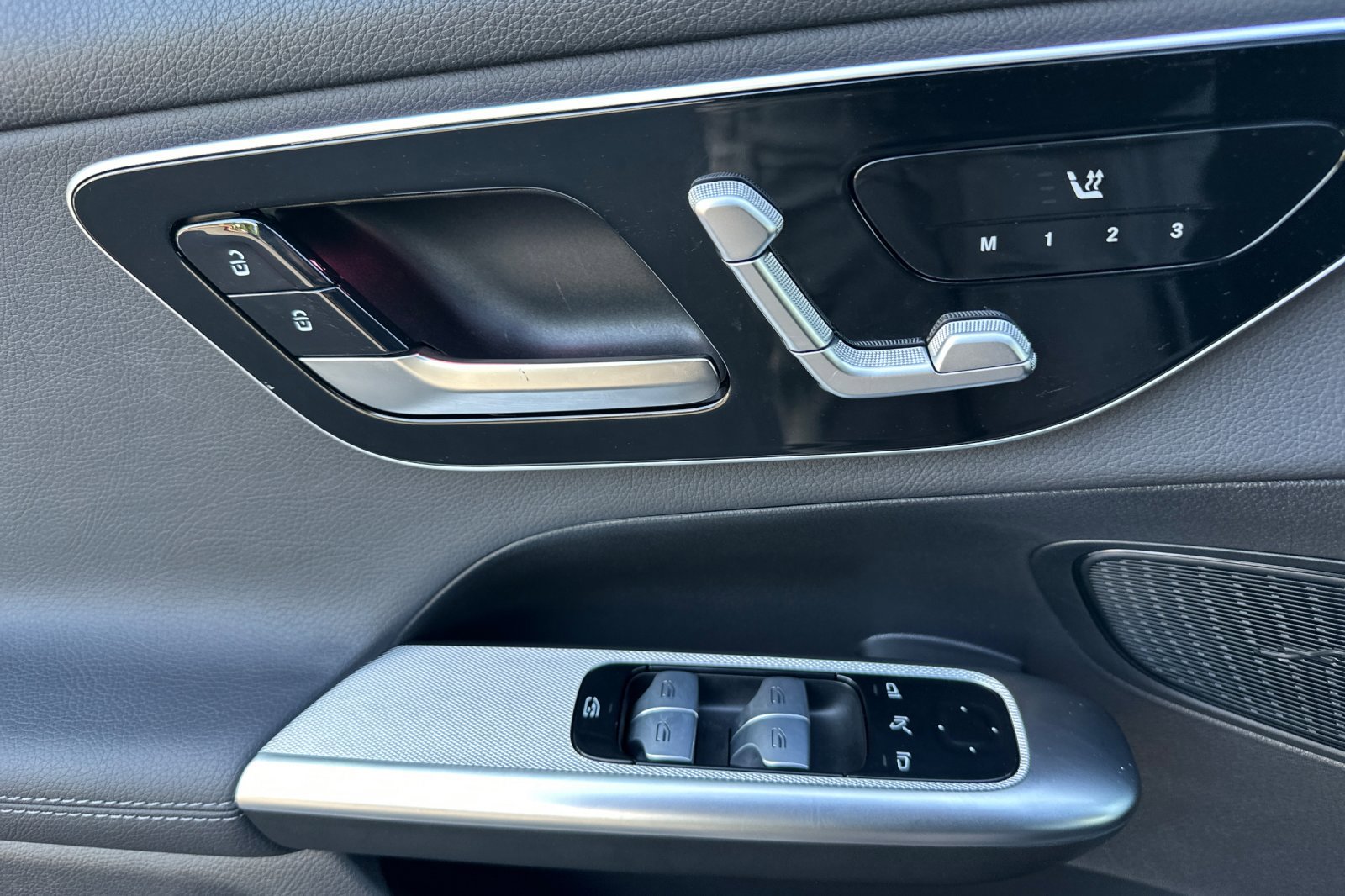 Certified 2025 Mercedes-Benz GLC 300 4MATIC image 11