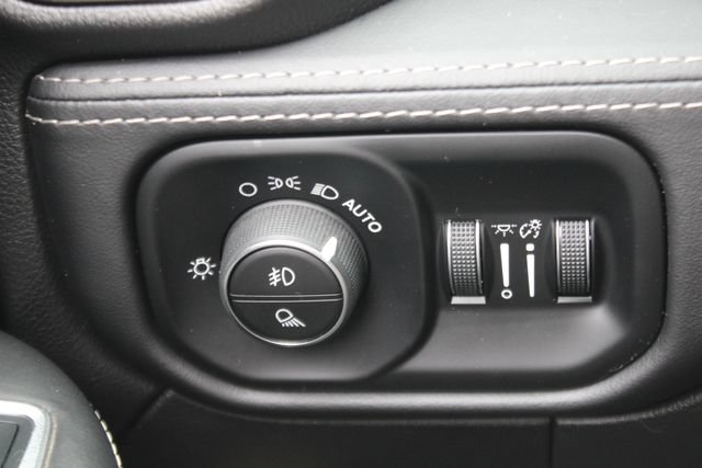 Used 2020 RAM 2500 Limited AWD/4WD image 18